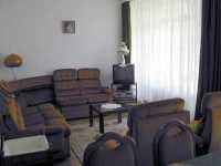 Viktor Nyaral�h�z