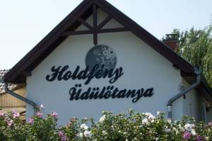 Holdf�ny �d�l�tanya