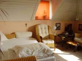 Tanne Fizet� vend�gszolg�lat