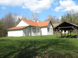 V�r�sfeny� kulcsosh�z