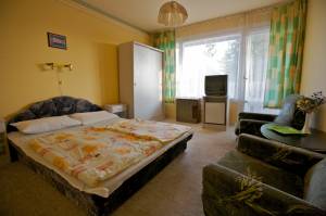 Admir�lis �tterem �s Panzi�