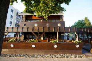 Admir�lis �tterem �s Panzi�