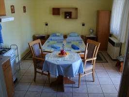 Mag�nsz�ll�shely 4 szem�lynek  Hajd�szoboszl�