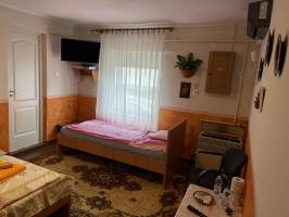 APARTMAN J�SZBER�NY,A KATA VEND�GSZ�LL�S,OLCS� PANZI�