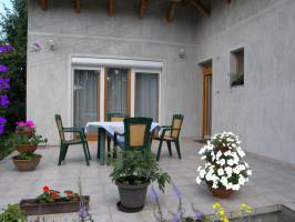 Nyaraljon SZ�P k�rty�val az Ilona Vend�gh�zban