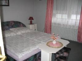 Ig�nyesen berendezett 4-5-6 f�s nyaral� a Balatonn�l Fony�don( FO-212)