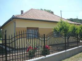 FO-120: Kedvez� �r�, strandk�zeli 5-6-7 f�s �n�ll� nyaral�h�z Fony�don a Balatonn�l