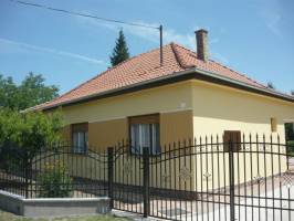 FO-120: Kedvez� �r�, strandk�zeli 5-6-7 f�s �n�ll� nyaral�h�z Fony�don a Balatonn�l