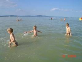 FO-333 K�zvetlen Balaton-parti nyaral�h�z Fony�don 4 f�re