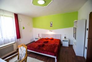 BO-02: Strandk�zeli 4-5 f�s nyaral�h�z Balatonbogl�ron WIFI-vel