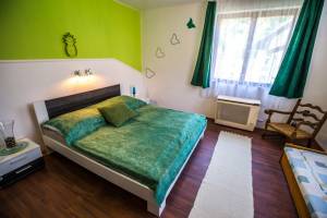 BO-02: Strandk�zeli 4-5 f�s nyaral�h�z Balatonbogl�ron WIFI-vel