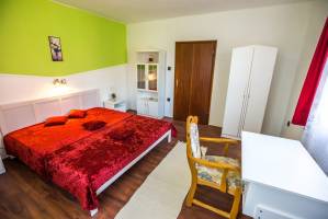 BO-02: Strandk�zeli 4-5 f�s nyaral�h�z Balatonbogl�ron WIFI-vel