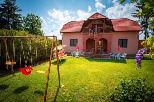 BO-03: Strandk�zeli 4 f�s apartman Balatonbogl�ron 100 m-re a szabadstrandt�l