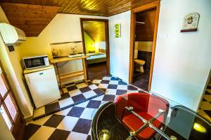 BO-03: Strandk�zeli 4 f�s apartman Balatonbogl�ron 100 m-re a szabadstrandt�l