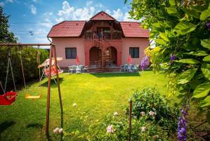 BO-03: Strandk�zeli 4 f�s apartman Balatonbogl�ron 100 m-re a szabadstrandt�l