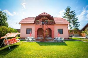 BO-03: Strandk�zeli 4 f�s apartman Balatonbogl�ron 100 m-re a szabadstrandt�l