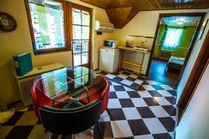 BO-03: Strandk�zeli 4 f�s apartman Balatonbogl�ron 100 m-re a szabadstrandt�l