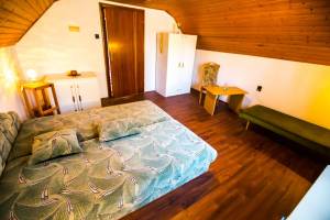 BO-03: Strandk�zeli 4 f�s apartman Balatonbogl�ron 100 m-re a szabadstrandt�l