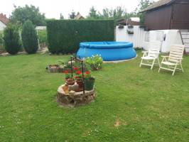 BO-78: K�nyelmesen berendezett 4 f�s nyaral�h�z medenc�vel