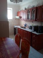 BO-78: K�nyelmesen berendezett 4 f�s nyaral�h�z medenc�vel