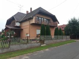 BO-78: K�nyelmesen berendezett 4 f�s nyaral�h�z medenc�vel