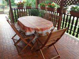 BO-78: K�nyelmesen berendezett 4 f�s nyaral�h�z medenc�vel