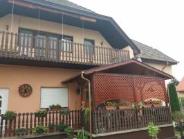 BO-78: K�nyelmesen berendezett 4 f�s nyaral�h�z medenc�vel