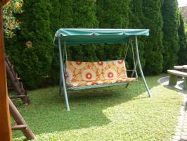 BO-44: Sz�pen berendezett 10-11 f�s nyaral�h�z Balatonbogl�ron