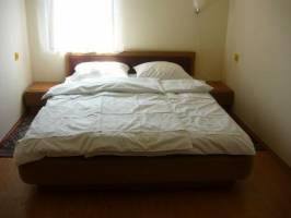 BO-44: Sz�pen berendezett 10-11 f�s nyaral�h�z Balatonbogl�ron