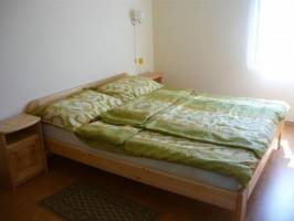 BO-44: Sz�pen berendezett 10-11 f�s nyaral�h�z Balatonbogl�ron