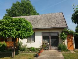 BO-76: �n�ll� kish�z 2 f�re Balatonbogl�ron 800 m�terre a strandt�l