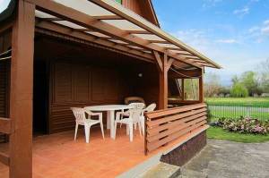 BE-41: Fah�z 4 f� r�sz�re Balatonber�nyben 150 m�terre a strandt�l