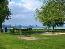 BO-85: Strandk�zeli apartman 4-5  f�re Balatonbogl�ron