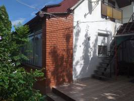 BO-85: Egyszer�en berendezett apartman 4-5 f� r�sz�re Balatonbogl�ron