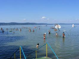 BO-85: Egyszer�en berendezett apartman 4-5 f� r�sz�re Balatonbogl�ron