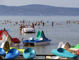 BO-85: Egyszer�en berendezett apartman 4-5 f� r�sz�re Balatonbogl�ron