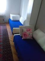 BO-85: Egyszer�en berendezett apartman 4-5 f� r�sz�re Balatonbogl�ron