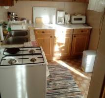 BO-85: Egyszer�en berendezett apartman 4-5 f� r�sz�re Balatonbogl�ron