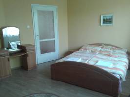 �kos Vend�gh�z