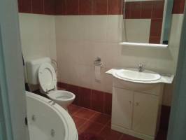 �kos Vend�gh�z