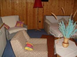 Zsuzsanna Vend�gh�z