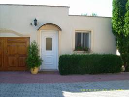 Betti Motel �s Gazs� Pihen�h�zak