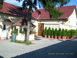 Betti Motel �s Gazs� Pihen�h�zak