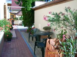 Betti Motel �s Gazs� Pihen�h�zak