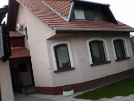 Barackvir�g apartman