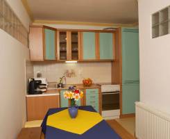 F�lhold Apartman