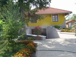 Gy�ngyszem Apartmanh�z